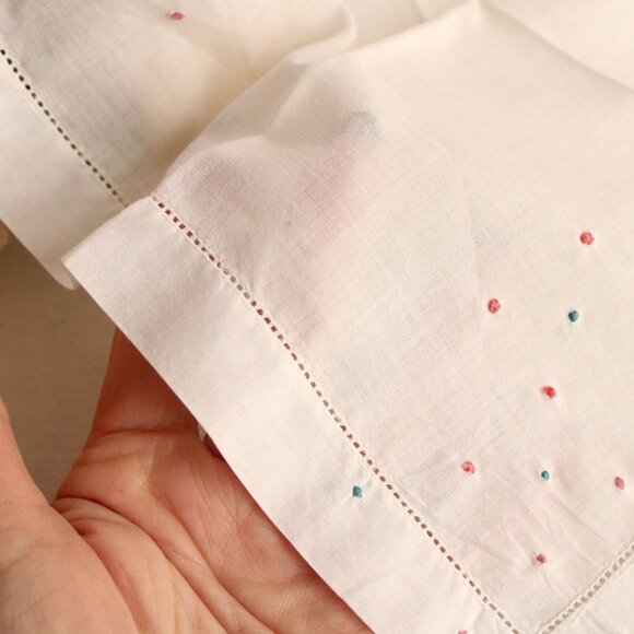 Vintage Handkerchief, White Linen with Pink and Blue Swiss Dots Embroidered - Picture 8 of 10
